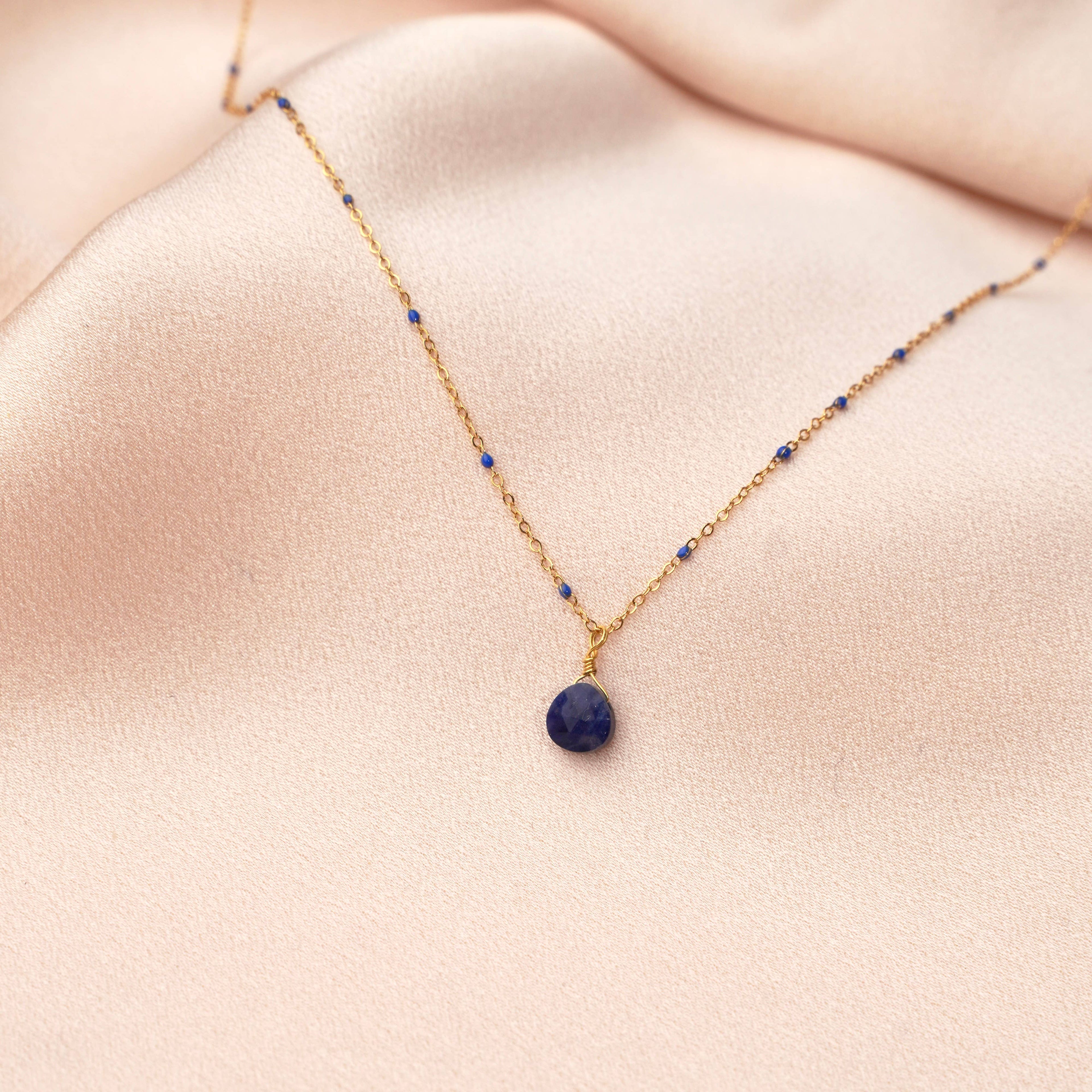 Collar Lapislázuli. Acero inoxidable con piedra lapislázuli