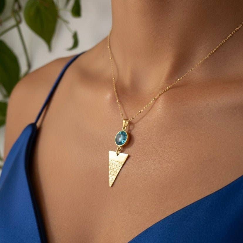 Collar Celeste. Acero inoxidable chapado en oro de 18K y cristal