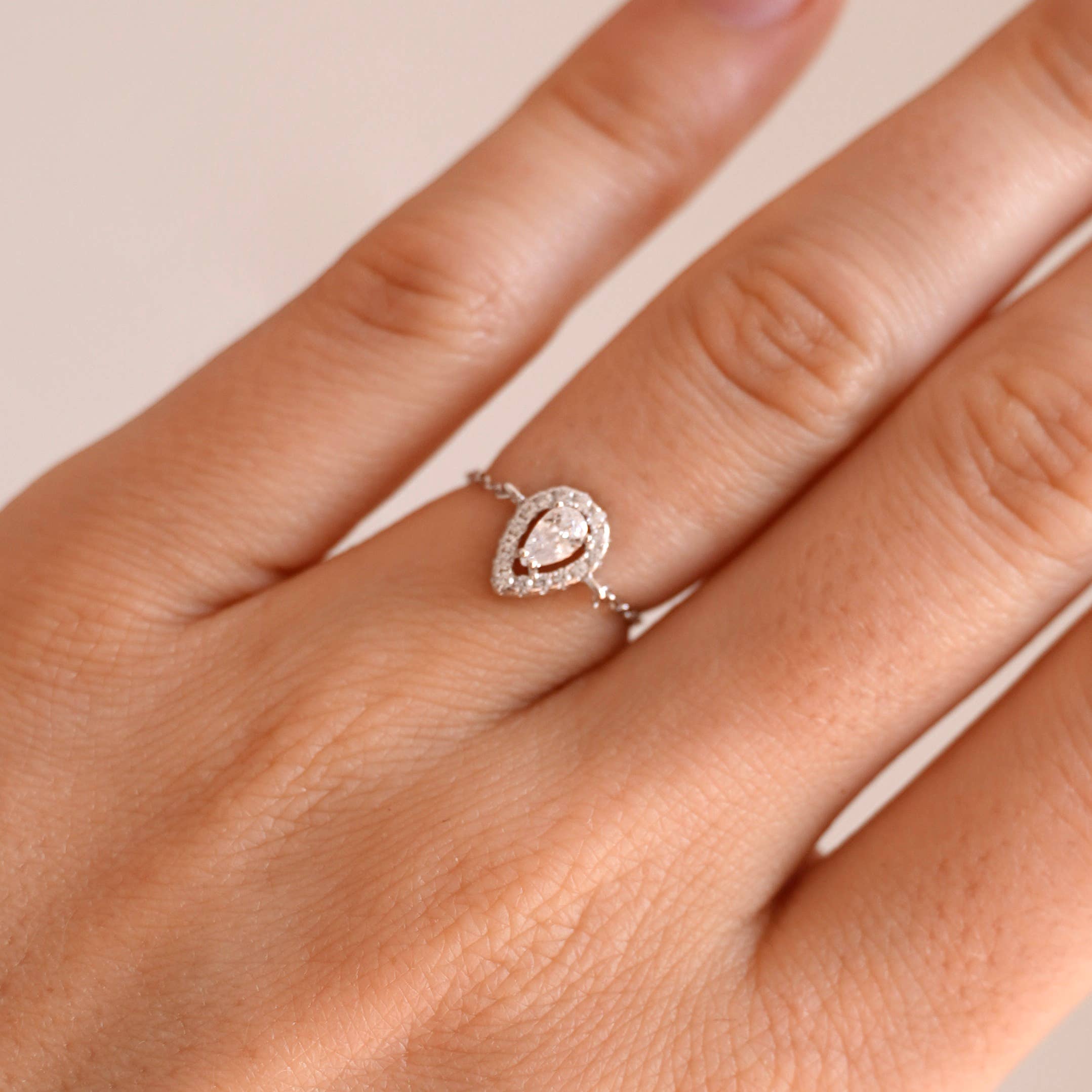 Anillo Lágrima. Plata 925 con circonio brillante