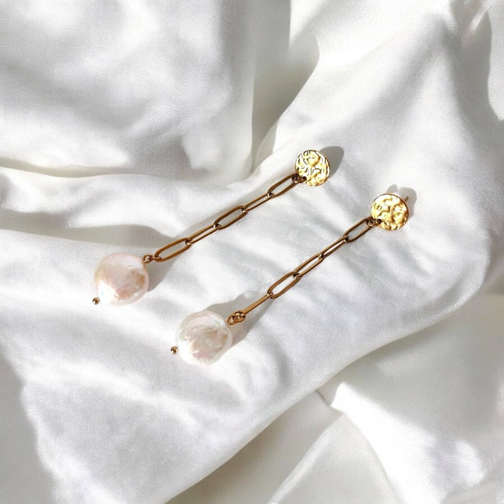 Pendientes Pearl. Acero inoxidable chapado en oro de 18K y Perla Keshi