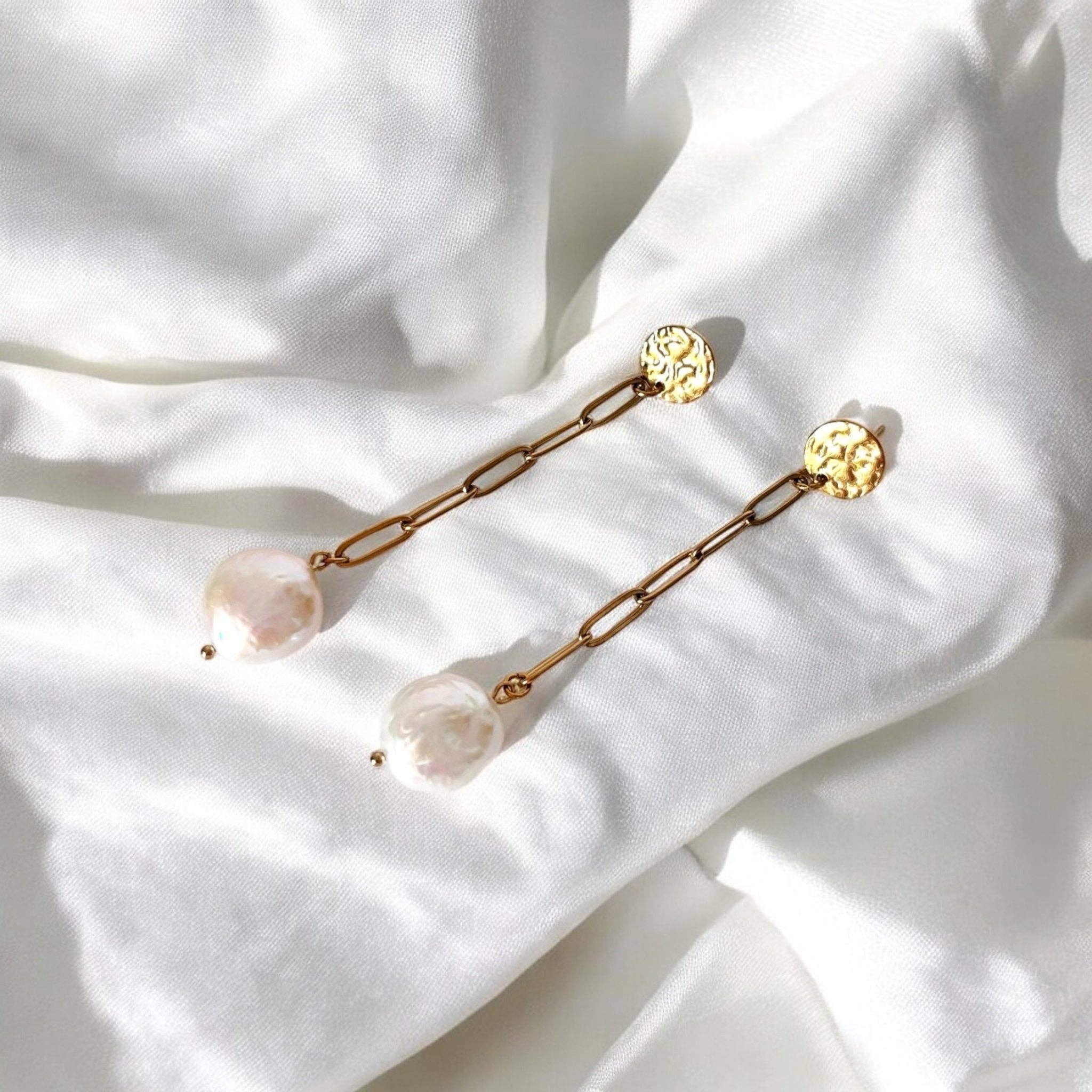 Pendientes Pearl. Acero inoxidable chapado en oro de 18K y Perla Keshi