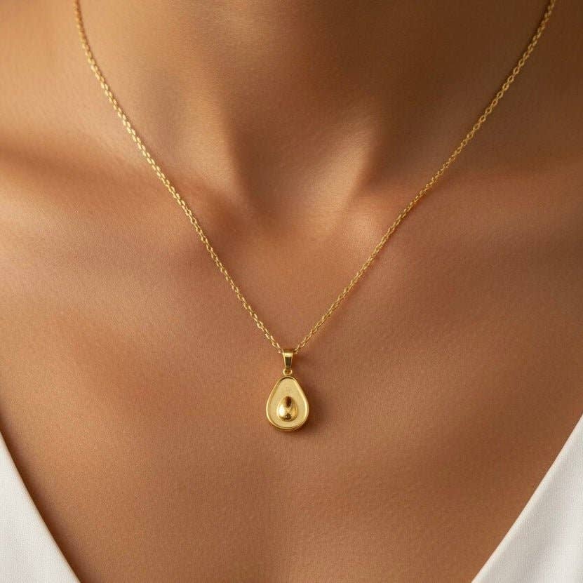 Collar Avocado.  Acero inoxidable chapado en oro de 18K