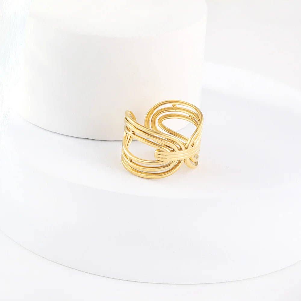 Anillo Paola. Acero inoxidable chapado en oro de 18K