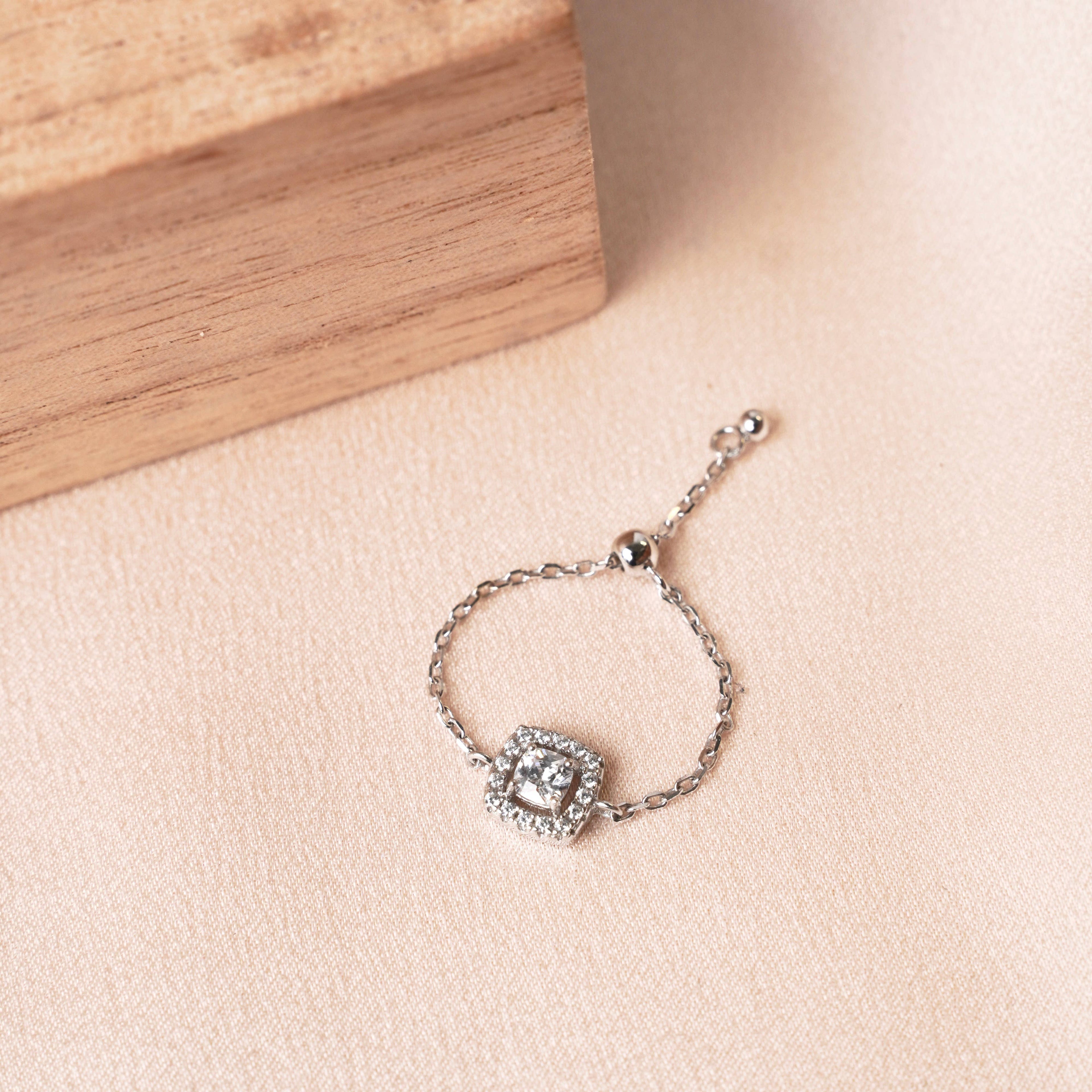 Anillo Cuadrado. Plata 925 y circonio.