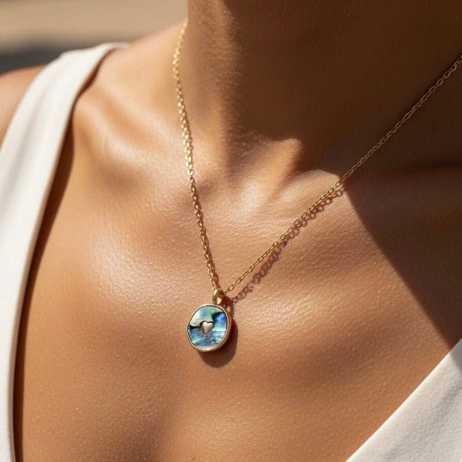 Collar Océano. Acero inoxidable chapado en oro de 18K y concha de abulón