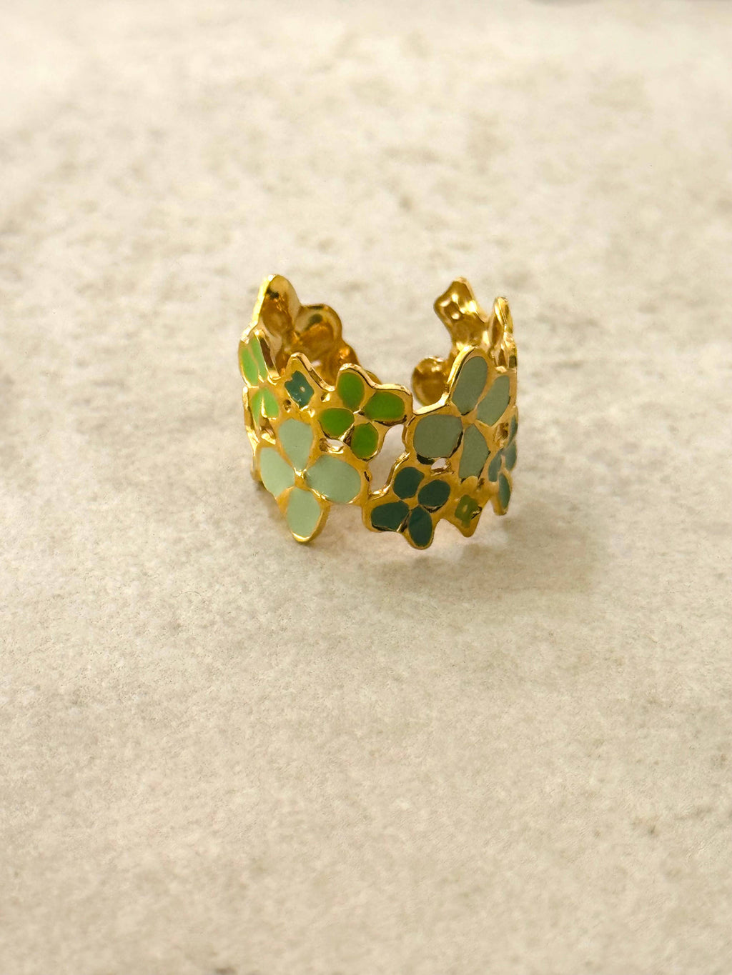 Anillo Hawai verde. Acero Inoxidable chapado en oro 14K