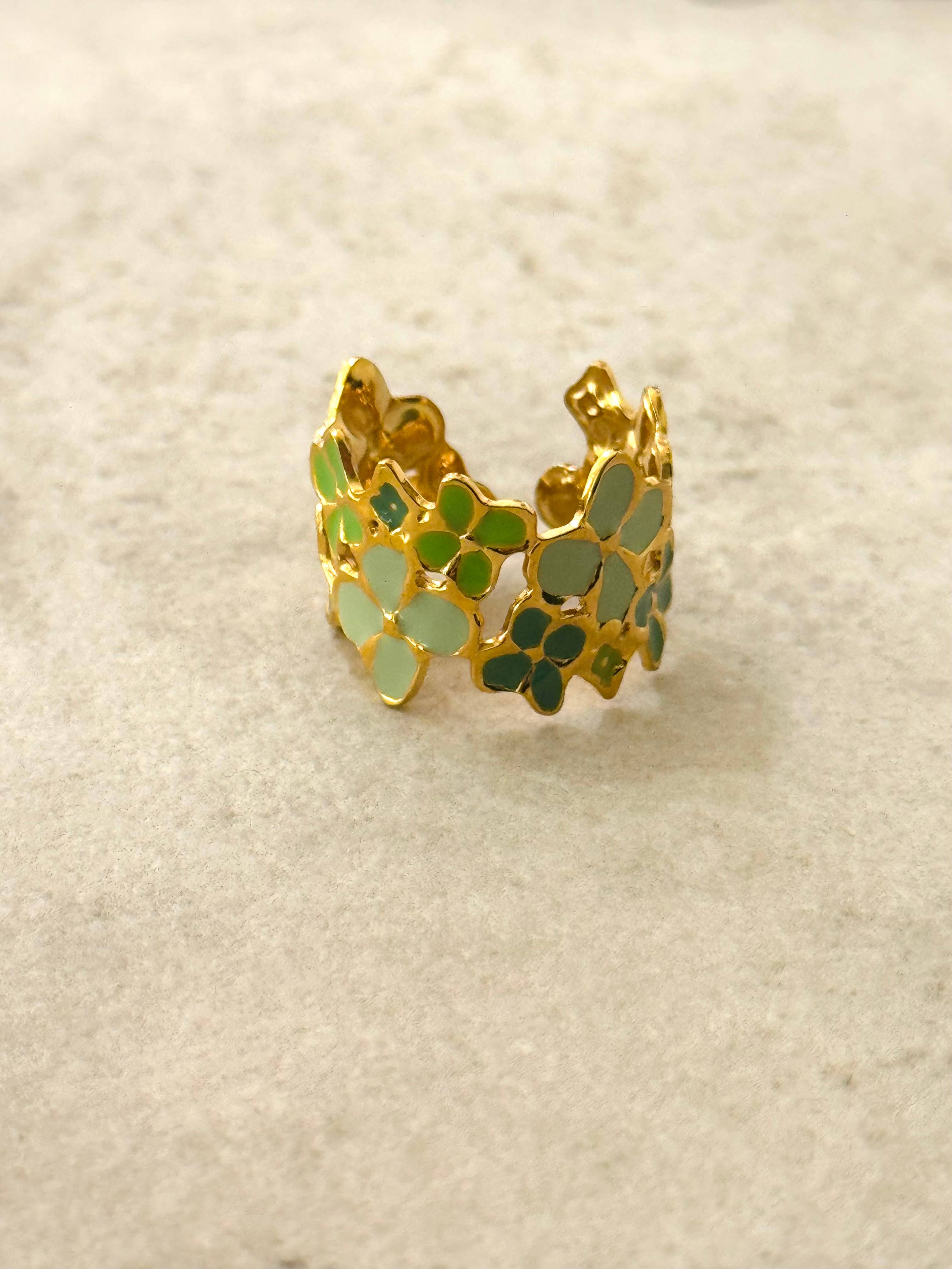 Anillo Hawai verde. Acero Inoxidable chapado en oro 14K