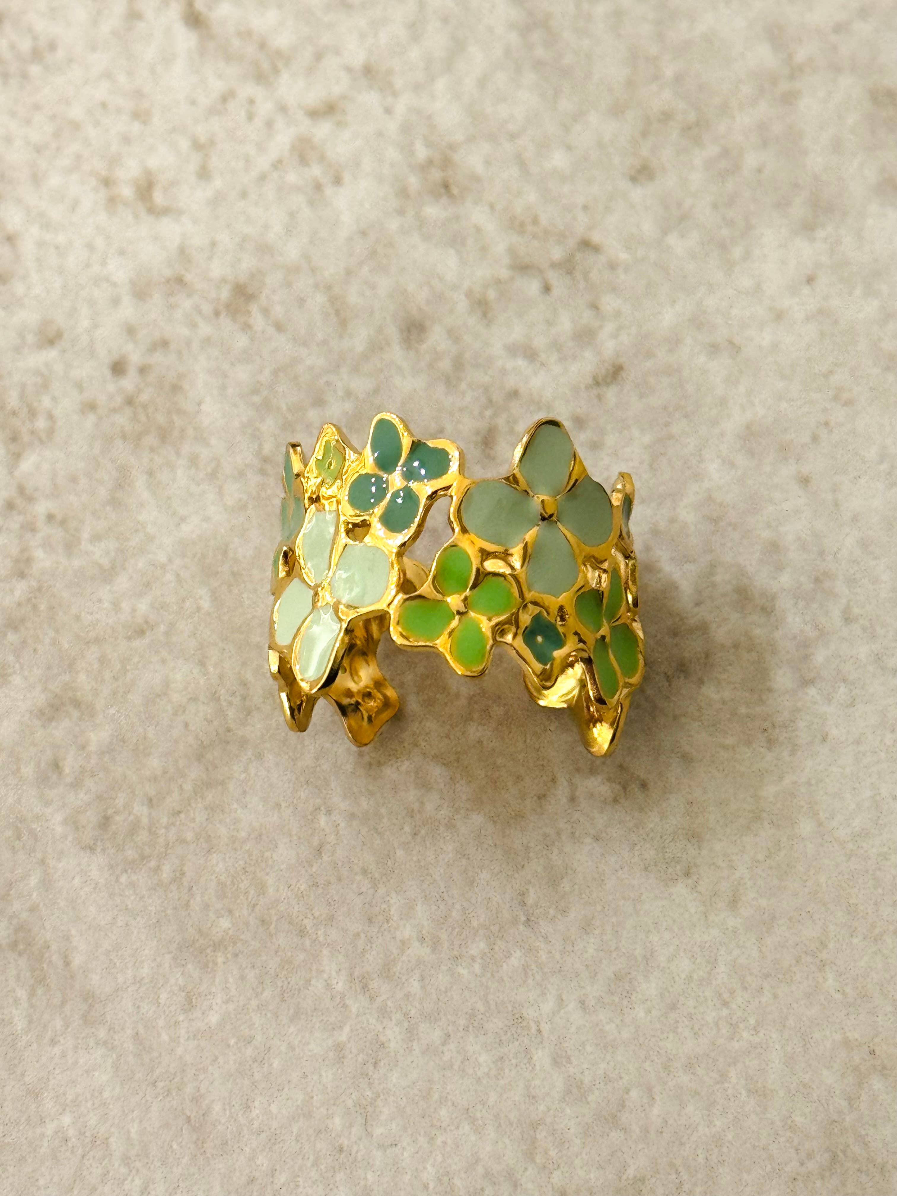 Anillo Hawai verde. Acero Inoxidable chapado en oro 14K
