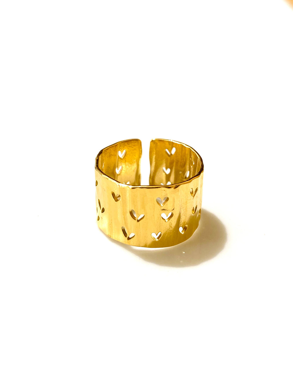 Anillo Love. Acero inoxidable bañado en oro 14K