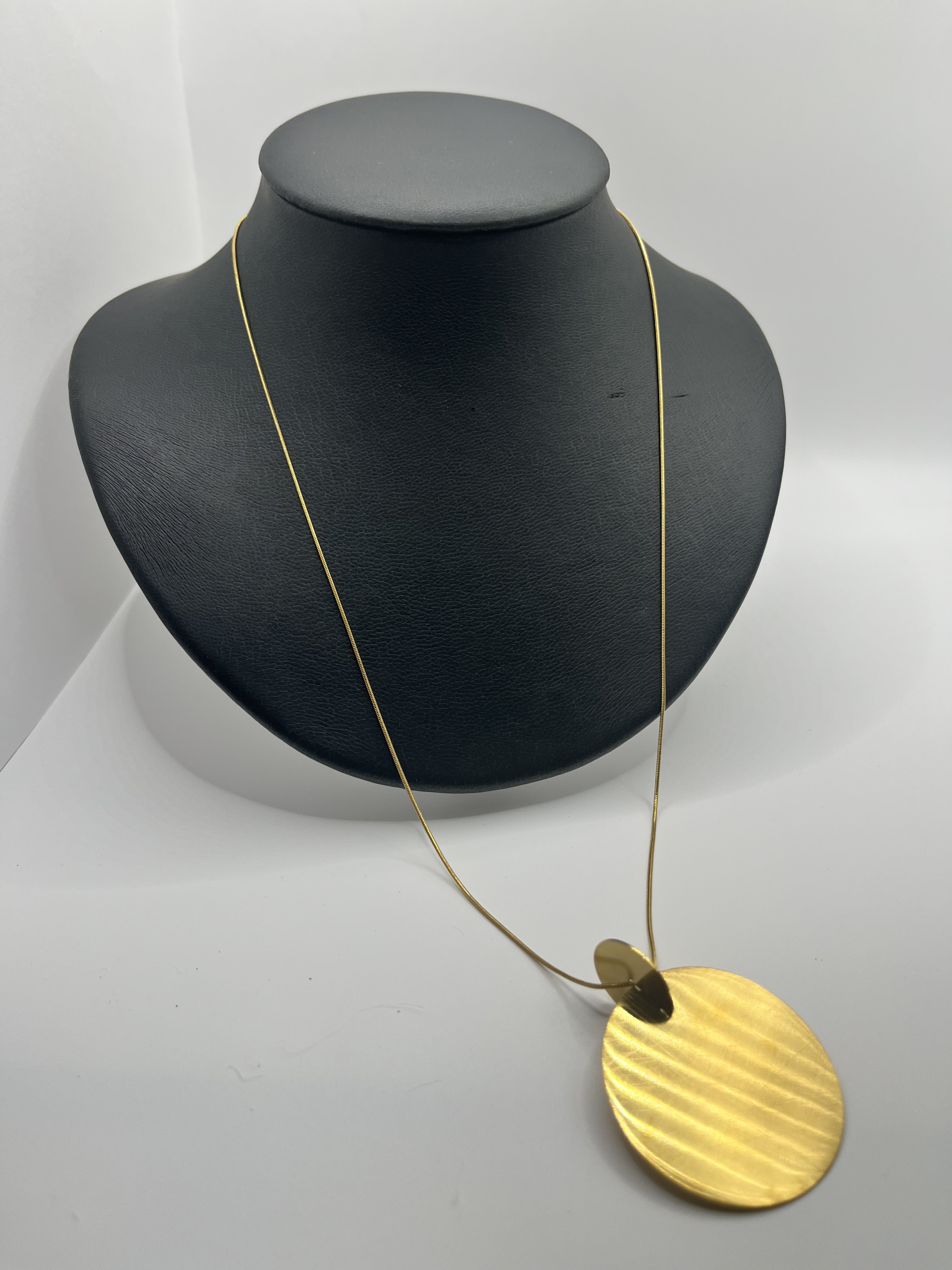 Collar Astrid. Chapado en oro 14K