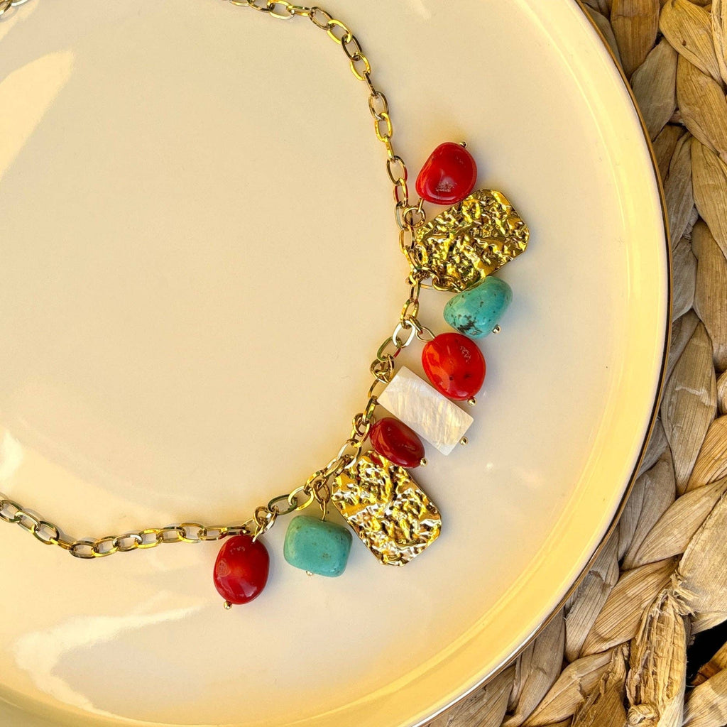 Collar Madreperla. Acero inoxidable bañado en oro 18K, coral bambú, magnesita y madreperla