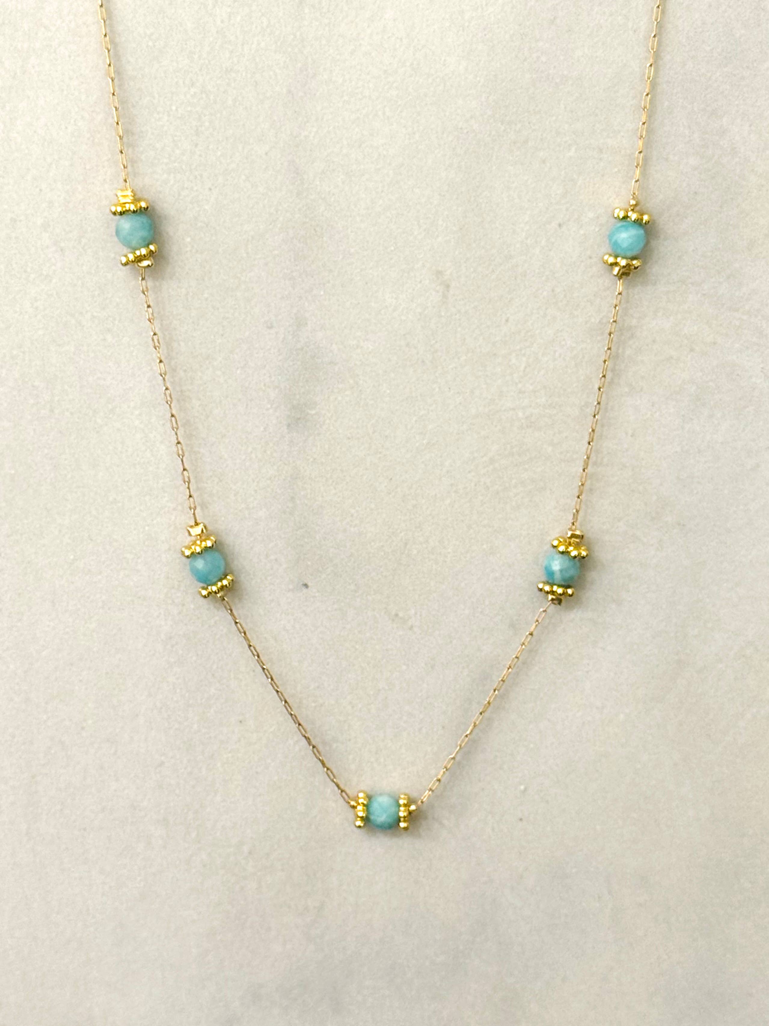 Collar Noelia. Acero inoxidable con baño de oro 14K y Amazonita