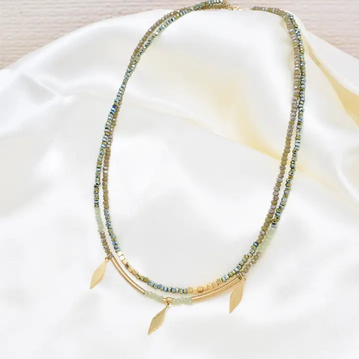 Collar Plumas. Acero dorado y cristales