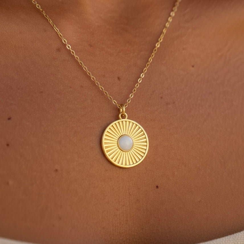 Collar Sol. Acero inoxidable chapado en oro de 18K