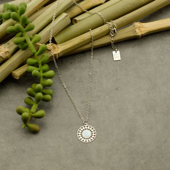 Collar Solara. Latón y nácar