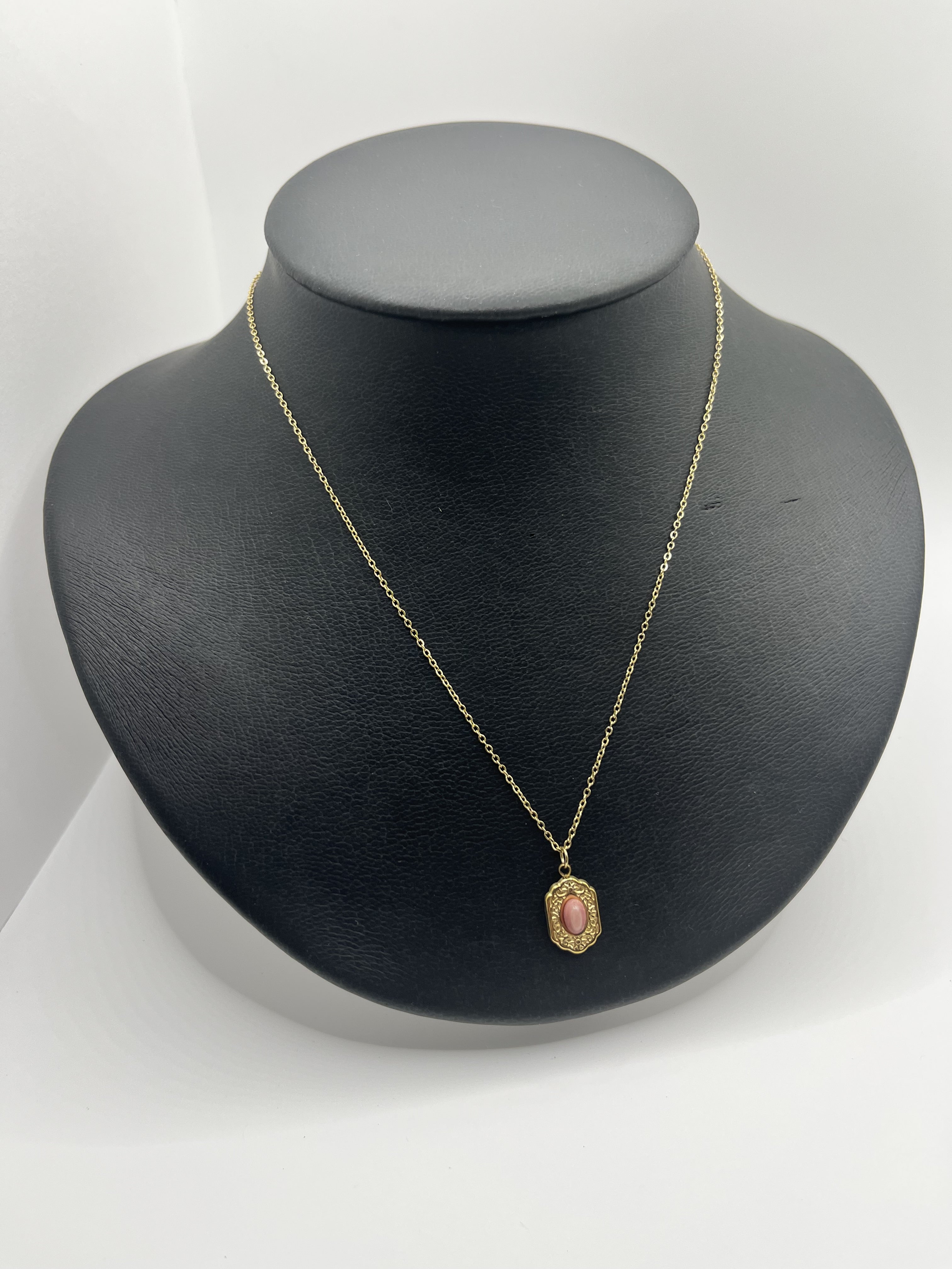 Collar Victoria. Acero inoxidable y piedra