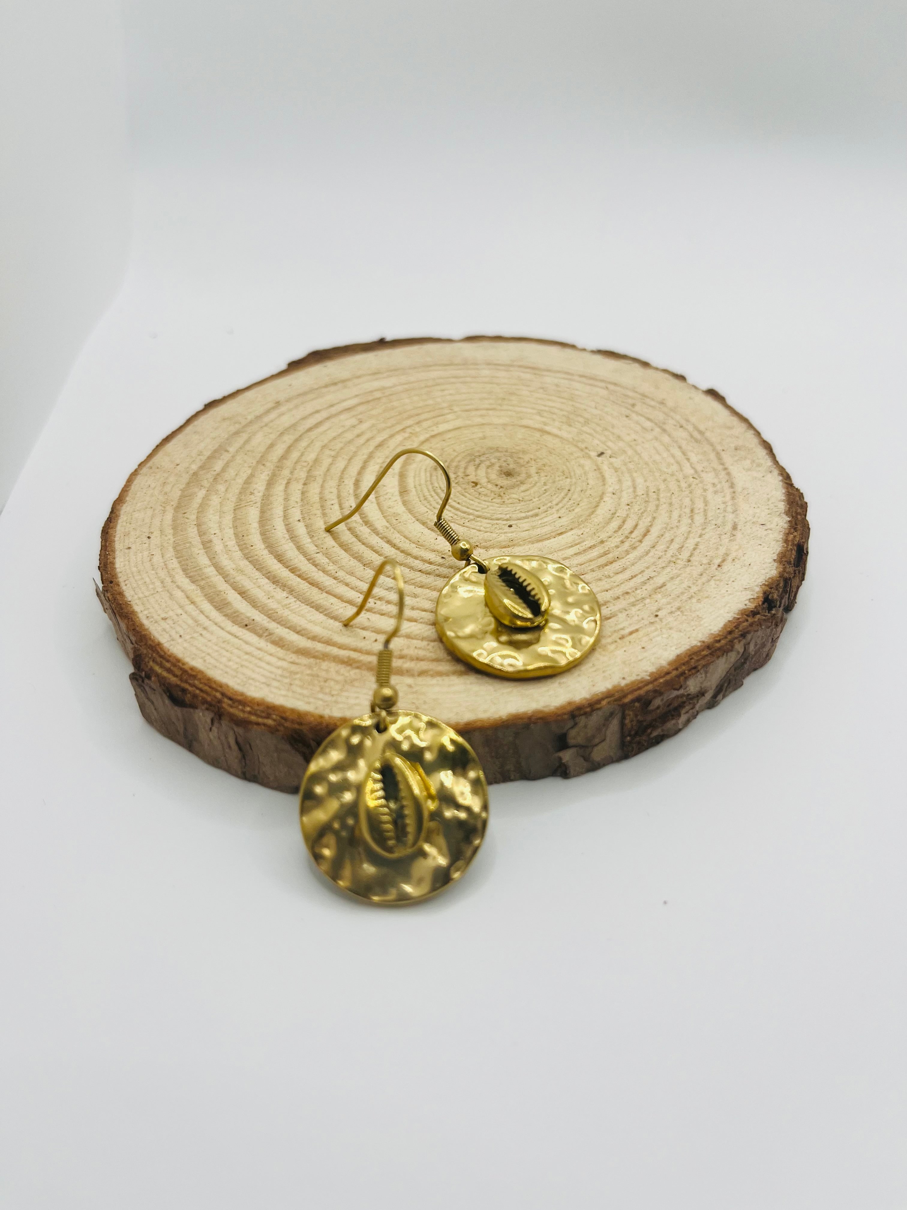 Pendientes Concha. Acero inoxidable dorado