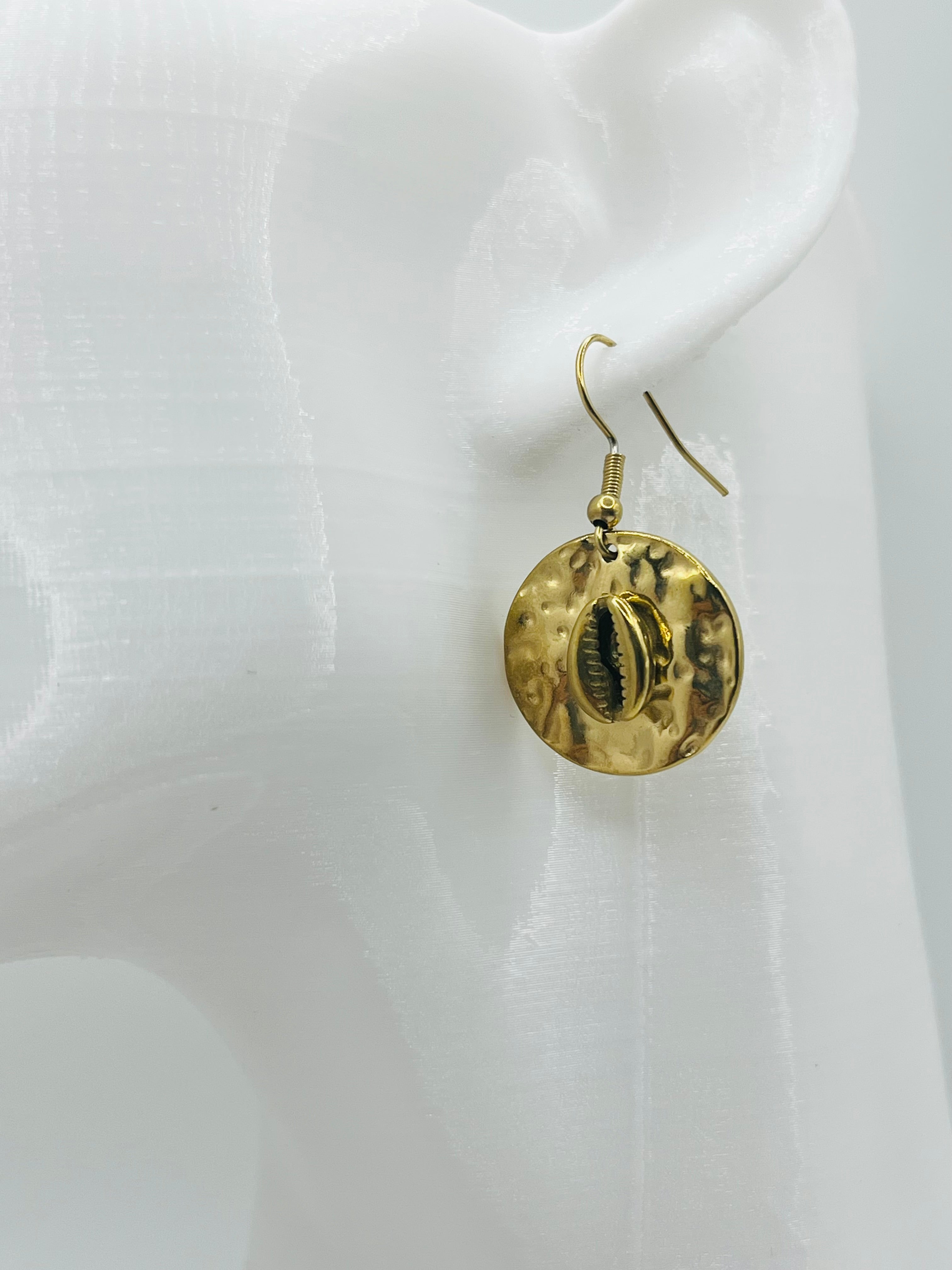 Pendientes Concha. Acero inoxidable dorado