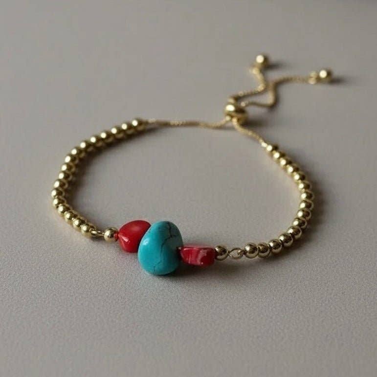 Pulsera Mai. Acero inoxidable bañado en oro 18K, turquesa de magnesita y coral bambú