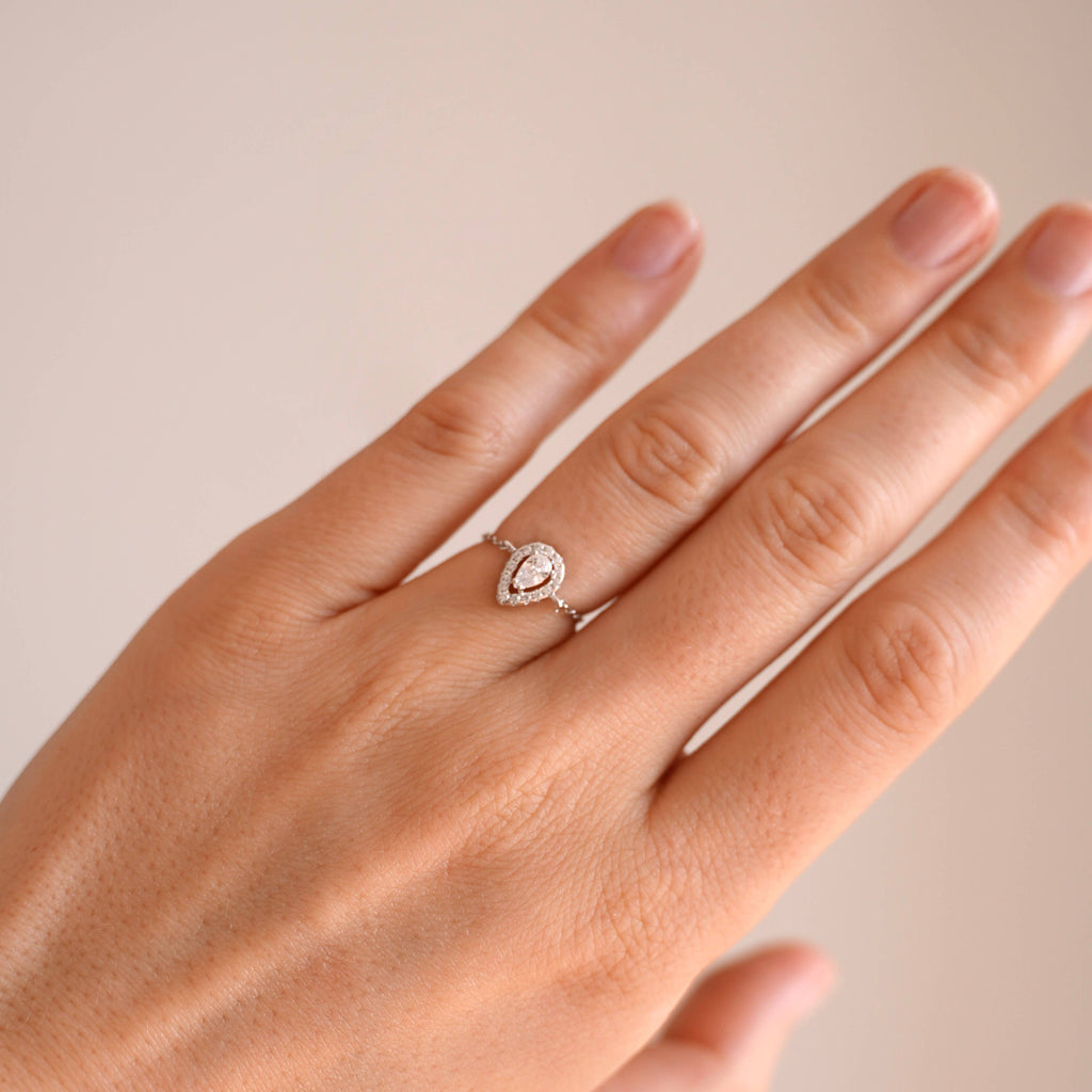 Anillo Lágrima. Plata 925 con circonio brillante