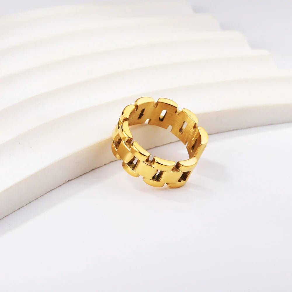 Anillo Fuerza. Acero inoxidable chapado en oro de 18K