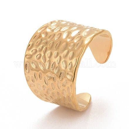 Anillo Ignis. Anillo martillado en acero chapado en oro de 18K