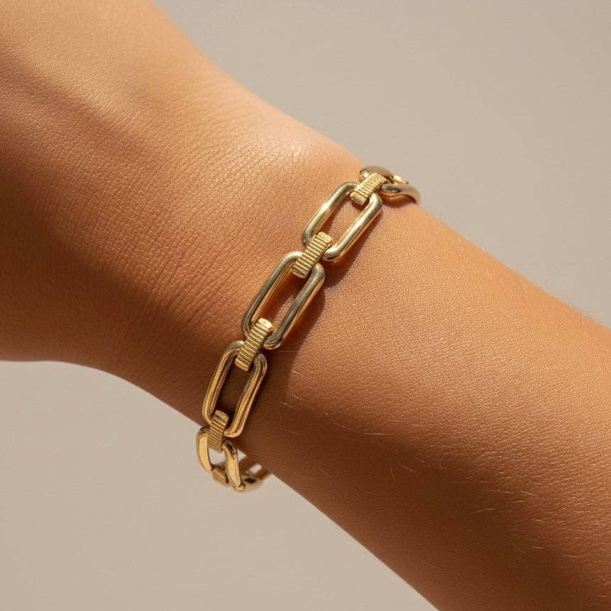 Pulsera Sofisticación. Acero inoxidable chapado en oro de 18K