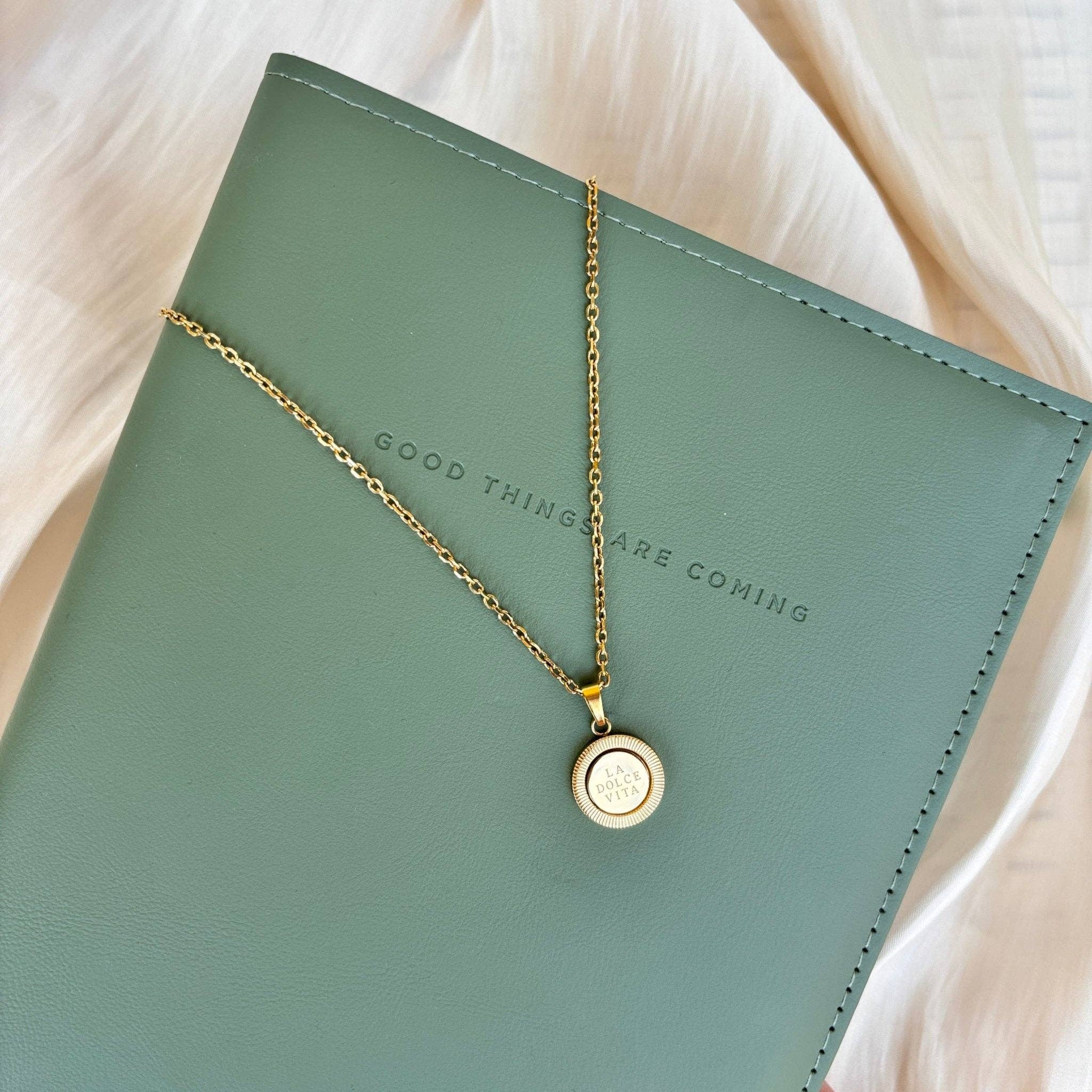 Collar La Dolce Vita. Acero inoxidable chapado en oro de 18K