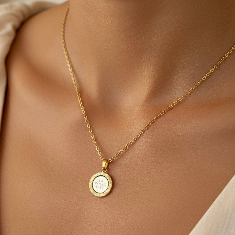 Collar La Dolce Vita. Acero inoxidable chapado en oro de 18K