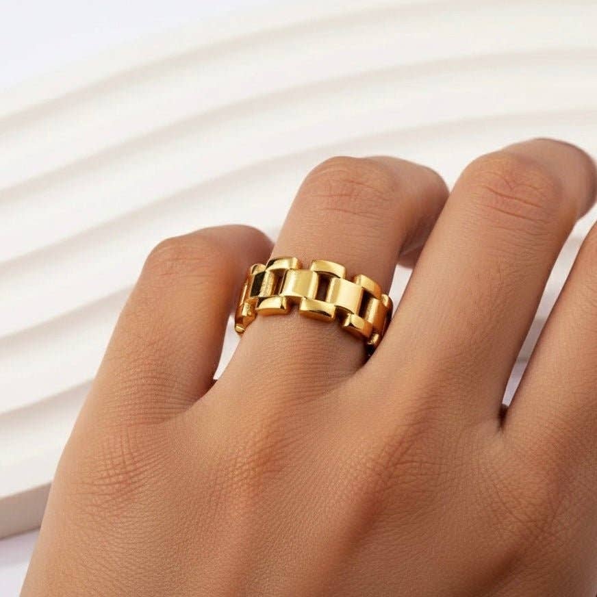 Anillo Fuerza. Acero inoxidable chapado en oro de 18K