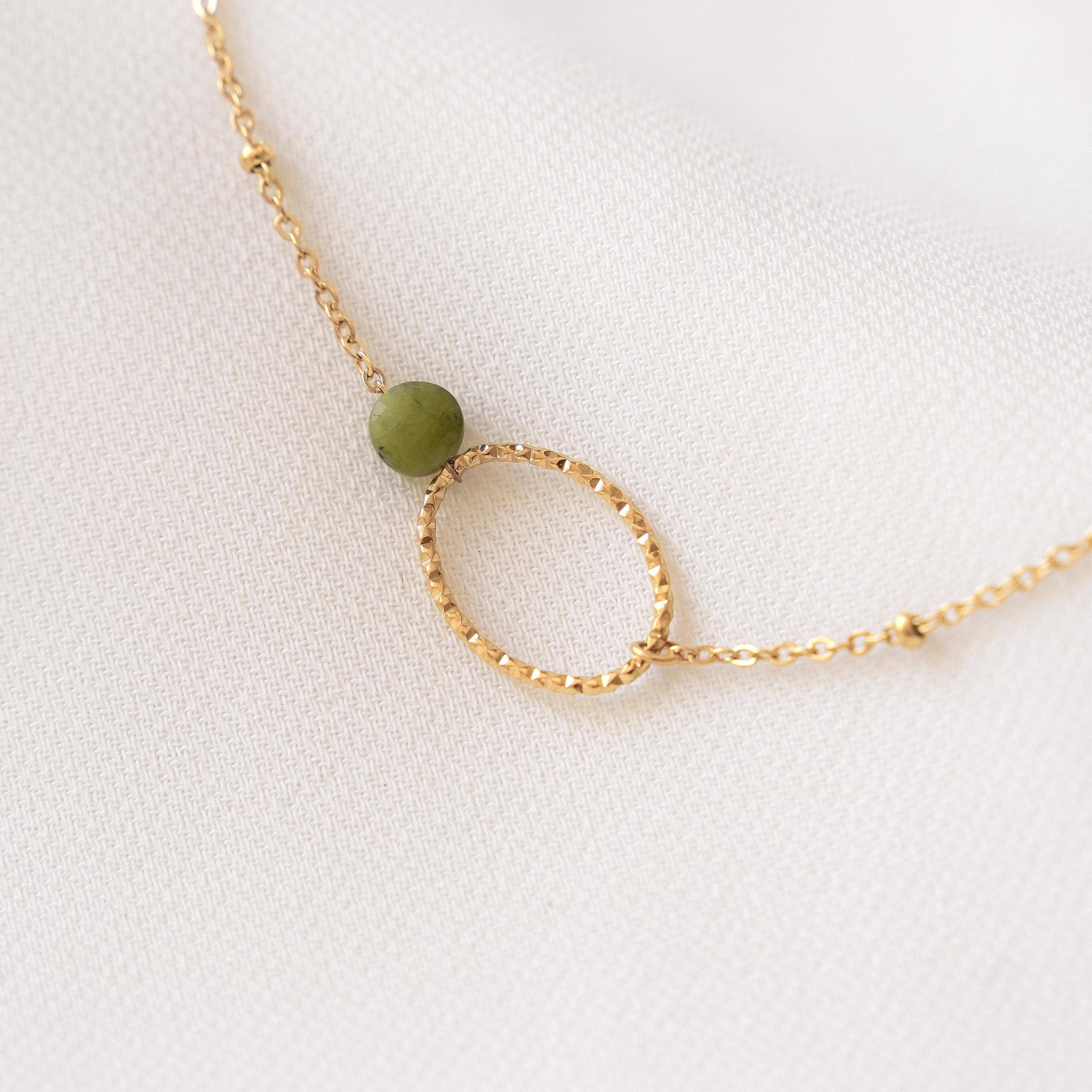 Pulsera Serpentina. Acero inoxidable con piedra natural verde serpentina